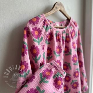 Dvoslojna gaza/muslin Flowers pink by JENNIFER BOURON ORGANIC