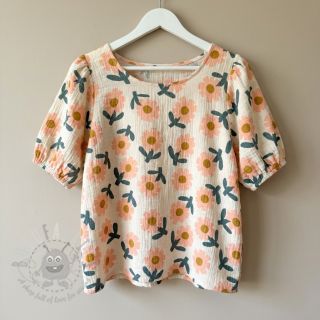 Dvoslojna gaza/muslin Flowers peach by JENNIFER BOURON ORGANIC