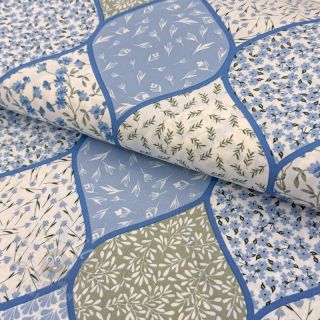 Bombažna tkanina Flowers patchwork baby blue