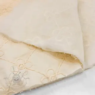 Prešita tkanina Flower design offwhite