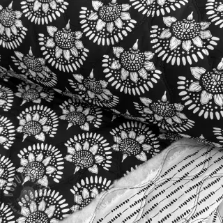 Bombažna tkanina VOILE STEPPED Bouquet flowers black digital print