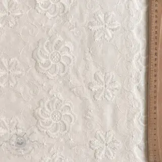 Bombažna tkanina EMBROIDERY Catchy Flowy white
