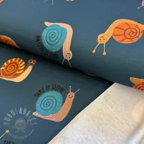 Kosmatena prevešanka Snails petrol digital print