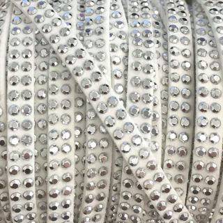 Semišasta vrvica s kristali white