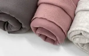 Enobarvna kosmatena prevešanka