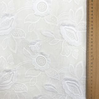 Bombažna tkanina EMBROIDERY Catchy Swingy white