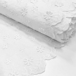 Bombažna tkanina EMBROIDERY Catchy daisy white