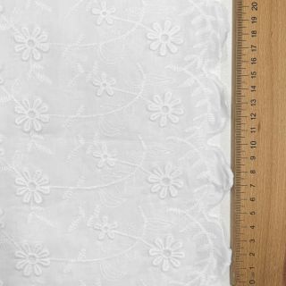 Bombažna tkanina EMBROIDERY Catchy daisy white