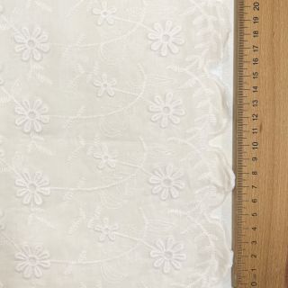 Bombažna tkanina EMBROIDERY Catchy daisy off white