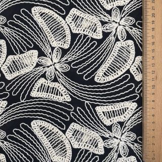 Bombažna tkanina EMBROIDERY Amia črna