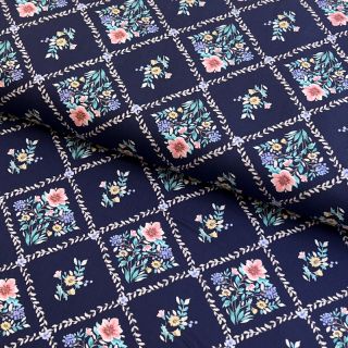 Bombažna tkanina Flowers Tara navy design A digital print