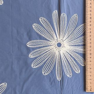 Bombažna tkanina EMBROIDERY Flowie jeans