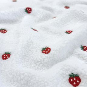 Plaščevina TEDDY EMBROIDERY Strawberries white