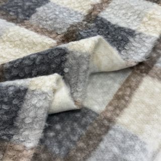 Plaščevina Bouclé Squares design D
