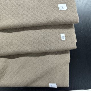 Paket blaga prešita trenirka 089