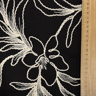 Bombažna tkanina EMBROIDERY GABARDINE Luana black